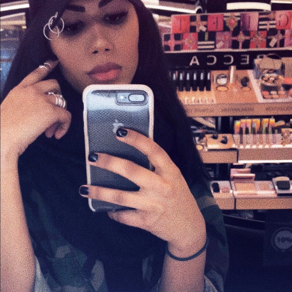 Meet your Posher, Jofy